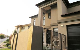 4 Bedroom House in Vanderbijlpark SW5