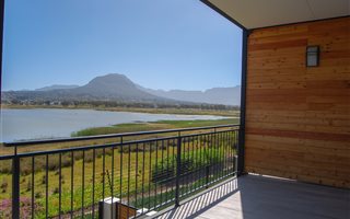 3 Bedroom Apartment in Paardevlei