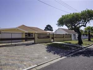 4 Bed House in Hazendal
