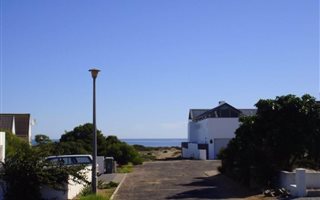 561 m² Land available in Golden Mile