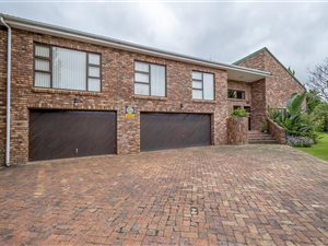 4 Bed House in Denver Park