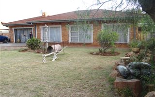4 Bedroom House in Edelweiss