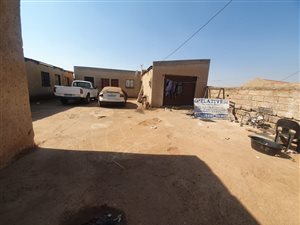 10 Bed House in Moleleki
