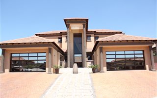 4 Bedroom House in Blue Valley Golf Estate