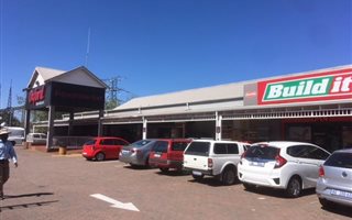 755 m² Retail Space in Hillcrest Central