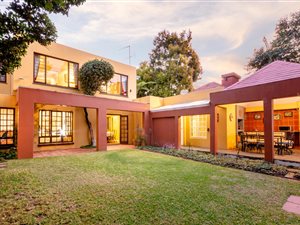 4 Bed House in Parktown North