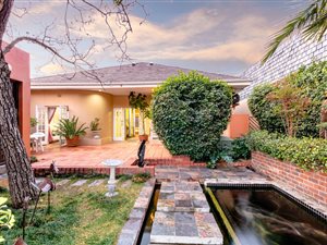 4 Bed House in Parktown North