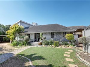 6 Bed House in Valmary Park