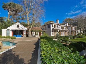 5 Bedroom House in Bishopscourt