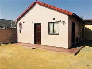 2 Bed House in Embalenhle