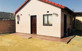 2 Bedroom House in Embalenhle