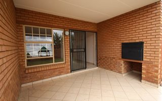 3 Bedroom Apartment in Hazeldean (Silverlakes Surroundings)