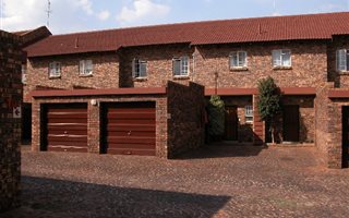 3 Bedroom Duplex in Kensington B