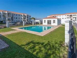 2 Bed Apartment in Somerset West Central