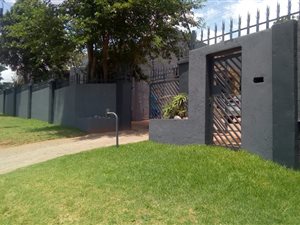 5 Bed House in Roodepoort Central