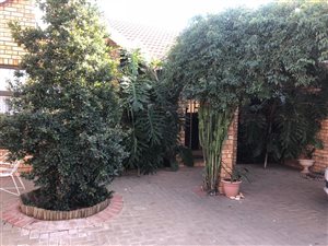 4 Bed House in Roylglen Gardens