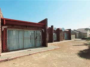 3 Bed House in Selosesha