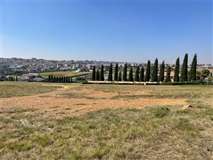 8998 m² Land available in Mooikloof Glen