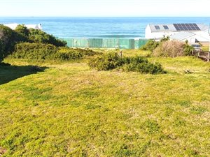 744 m² Land available in Reebok