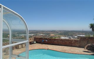 4 Bedroom House in Constantia Kloof