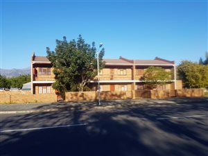 12 Bed Flat in Paarl