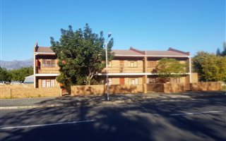 12 Bedroom Flat in Paarl