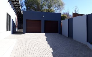 3 Bedroom Duet in Heuwelsig