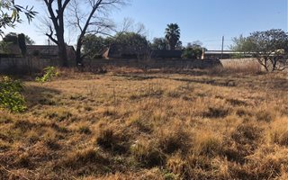 998 m² Land available in Dersley