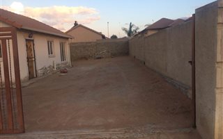 2 Bedroom House in Olievenhoutbosch