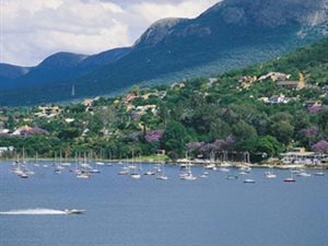 776 m² Land available in Kosmos