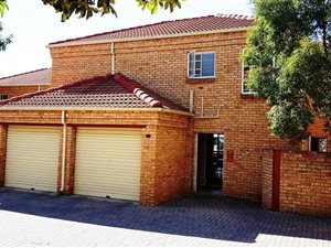 3 Bed Duplex in Amorosa
