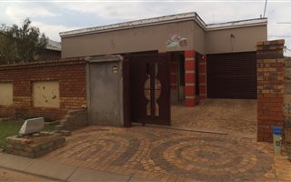 2 Bedroom House in Kagiso