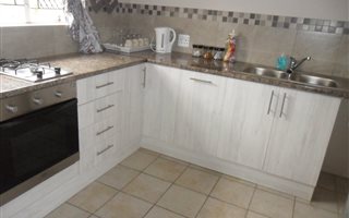 2 Bedroom Garden Cottage in Graaff Reinet