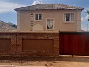 3 Bed House in Nkwe Estate
