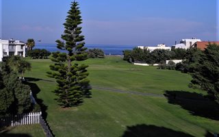6 Bedroom House in Greenways Golf Estate