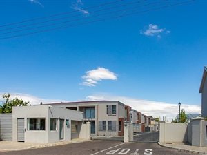 2 Bed Apartment in Paarl