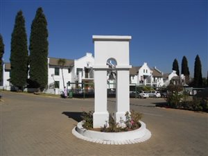 2 Bed Townhouse in Marais Steyn Park