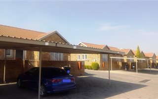 2 Bedroom Simplex in Kosmosdal