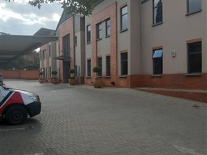 250 m² Office Space in Die Hoewes