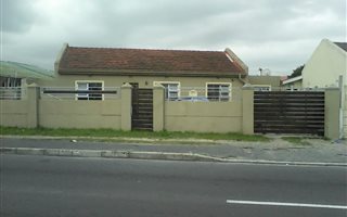 2 Bedroom House in Lotus River