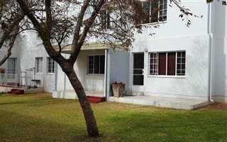 2 Bedroom Flat in Groenkloof