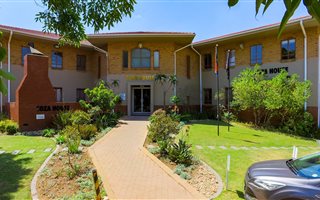 1228 m² Office Space in Randjesfontein