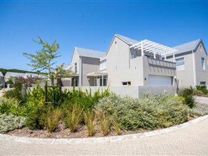 3 Bed House in Somerset Lakes