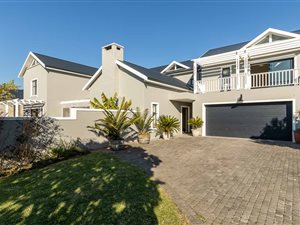 4 Bed House in Kraaibosch