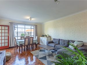 2 Bed Apartment in Wynberg Upper