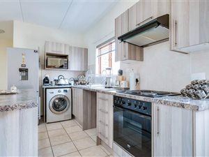 2 Bed Townhouse in North Riding AH