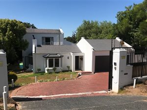 4 Bed House in Constantia Upper