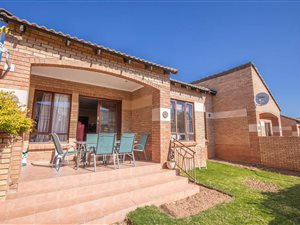 2 Bed Townhouse in Mooikloof Ridge