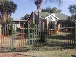 2 Bed House in Doornpoort and surrounds