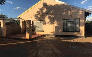 2 Bedroom House in Roodepan
